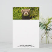 Cute Brown Ferret in de Grass Briefpapier (Staand voorkant)