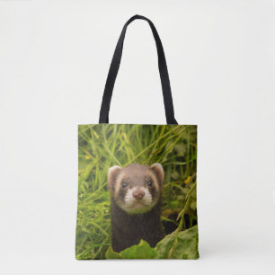 Cute Brown Ferret in de Grass Draagtas