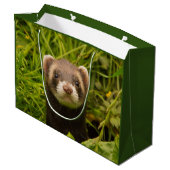Cute Brown Ferret in de Grass Groot Cadeauzakje (Achterkant Gekanteld)