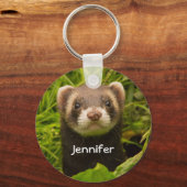 Cute Brown Ferret in de Grass Sleutelhanger (Voorkant)