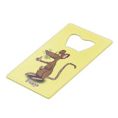 Cute brown rat duikt op cartoon kredietkaart flessenopener (Voorkant Gekanteld)