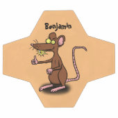 Cute brown rat duikt op cartoon voetbal (Enkel)