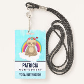 Cute Brown Sloth, Meditating on a Cloud Badge (Achterkant met draagriem)