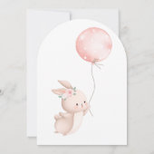 Cute Bunny C'est une fille Baby shower Invitation (Dos)