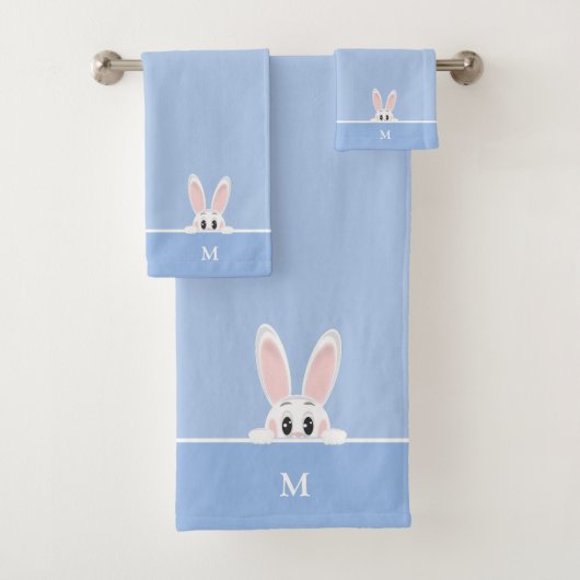 Cute Bunny & Monogram op Light Blue Bad Handdoek (Insitu)