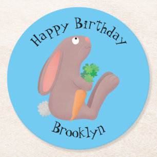Cute bunny rabbit, zittend met wortelcartoon ronde kartonnen onderzetter