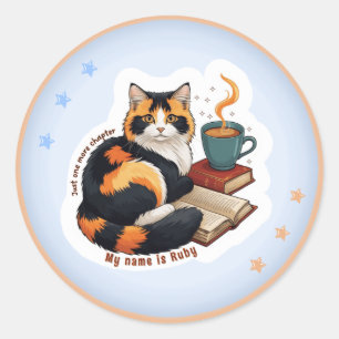 Cute Calico Kat Leest Boek & Koffie Gepersonalisee Ronde Sticker