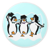 Cute Cartoon Graduing Penguins Keramische Knop (Voorkant)