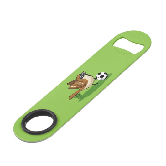 Cute Cartoon Sparrow Pplay Soccer Speed Flessenopener (Voorkant Gekanteld)