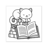 Cute Cat bovenop Stack of Books Zelfinktende Stempel (Design)