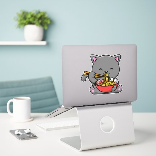 Cute Cat Eat Ramen Sticker (Laptop op bureau)