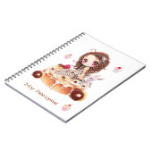 Cute chibi meisje dat op een delicatesse kaneelbun notitieboek (Linkerzijde)