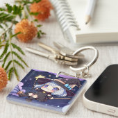 Cute Chibi Witch Flying in the Night Sky Sleutelhanger (Voorkant Rechts)