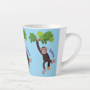 Cute chimpansee in oerwoud hangende cartoon latte mok