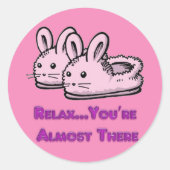 Cute, Comfy Motivation Pink Bunny Rabbit Slippers Ronde Sticker (Voorkant)