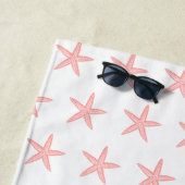 Cute Coral Starfish Serviette de plage personnalis (En situation)
