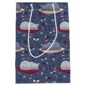 Cute & Cozy Sleepy Cat Dreams Patroon Medium Cadeauzakje (Voorkant)