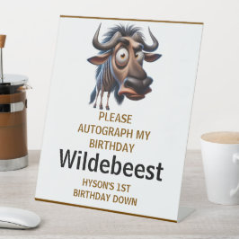 Cute Crazy Wildebeest Farm Theme 1st Birthday Reclamebord Met Voetstuk