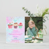 Cute Cupcake Anniversaire Photo Invitation (Debout devant)