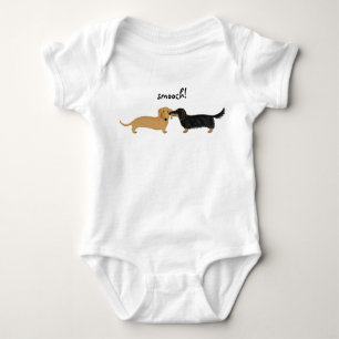 Cute Dachshunds Smooch   Wiener Hondenliefhebber Romper