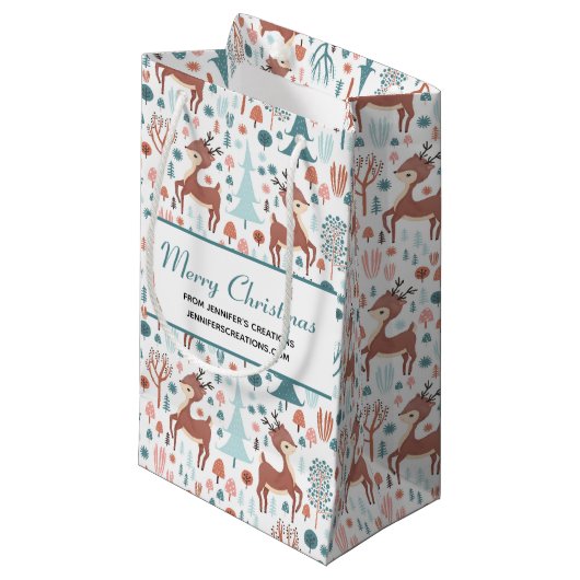 Cute Deer in Whimsical Forest Pattern Business Klein Cadeauzakje (Voorkant Gekanteld)