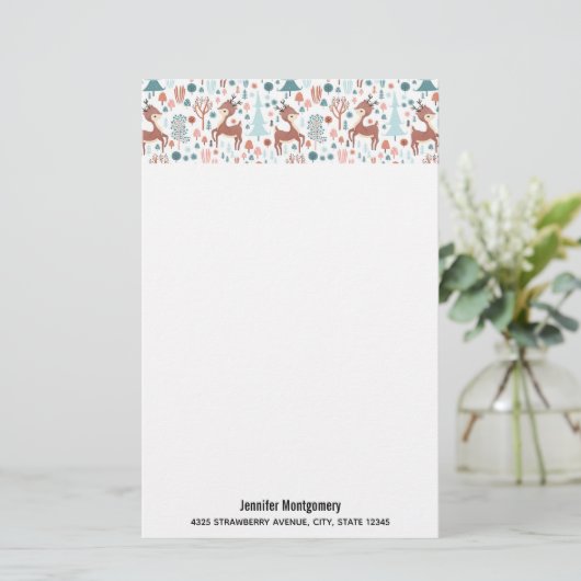 Cute Deer in Whimsical Forest Pattern Kerstmis (Staand voorkant)