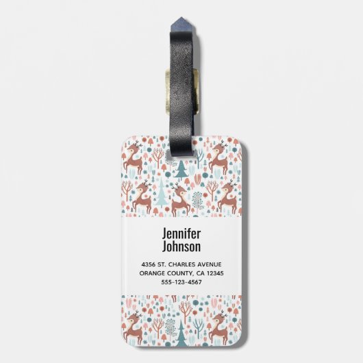Cute Deer in Whimsical Forest Pattern Monogram Bagagelabel (Achterkant verticaal)