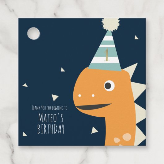 Cute Dinosaur One First Birthday Faux Gold Bedankjes Labels (Voorkant)