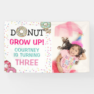 Cute Donut Groei Op Foto Verjaardag Spandoek