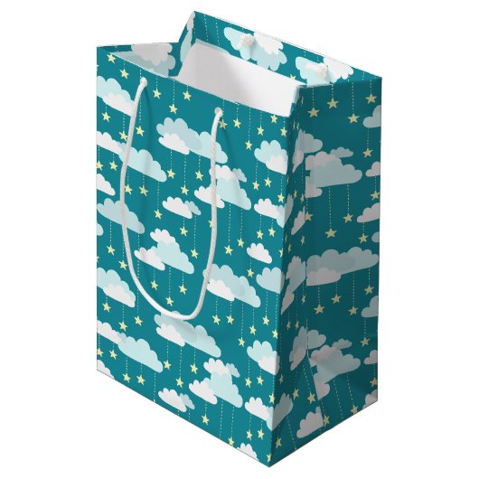 Cute Falling Stars & Clouds Pattern Medium Cadeauzakje (Voorkant Gekanteld)