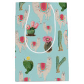 Cute Fiesta Llama & Cactus Pattern Medium Cadeauzakje (Voorkant)