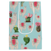 Cute Fiesta Llama & Cactus Pattern Medium Cadeauzakje (Achterkant)