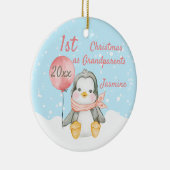 Cute First Kerstmis Penguin Grandouders Pink Keramisch Ornament (Rechts)