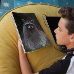 Cute Forest Raccoon Photo Faune<br><div class="desc">Ce planificateur calandar mensuel/hebdomadaire garde toutes vos activités et vos horaires à venir organisées en un seul endroit pratique et présente l'image photo d'un joli Raccoon de forêt posant pour la caméra. Sélectionnez votre style de planificateur, taille et couleur de fil.</div>