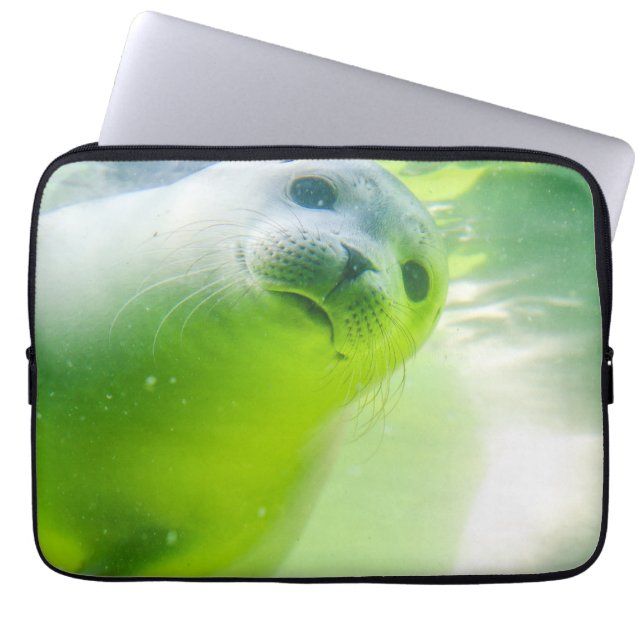 Cute Friendly Seal Underwater Laptop Sleeve (Voorkant)