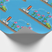 Cute frog en bee in tuinschilfering cartoon cadeaupapier (Hoek)