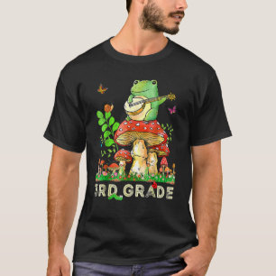 Cute Frog speelt banjo op paddenstoel terug naar s T-shirt