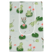 Cute Frogs in Lily Pond Medium Cadeauzakje (Achterkant)