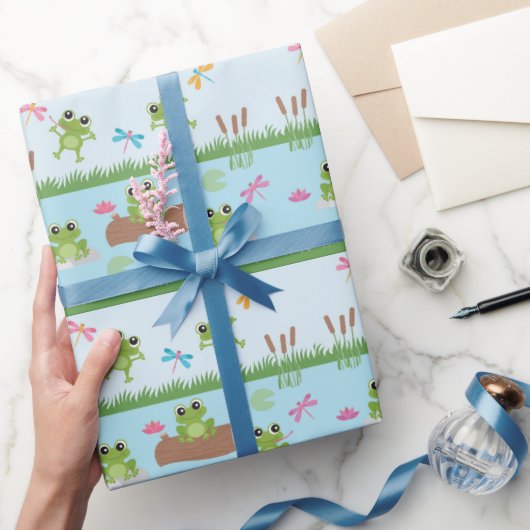 Cute Frogs in Pond Cadeaupapier (Geschenken)
