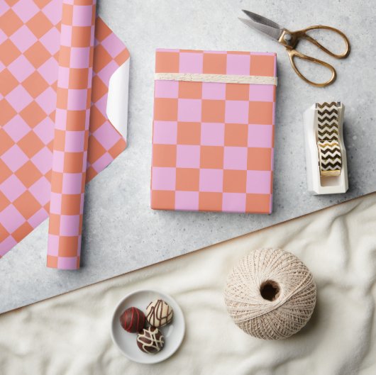 Cute Fun Modern Checkerboard Coral Pink Geometric Cadeaupapier (Crafts)