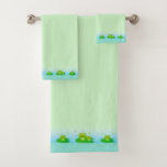 Cute Funny Happy Frogs on Lime Green Serviette de<br><div class="desc">Cute Funny Happy Frogs sur le kit de serviettes de bain vert citron. Les grenouilles seulement du côté inférieur.</div>