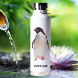 Cute Funny Pingouin Bouteille d'eau<br><div class="desc">Caricature de pingouin drôle. Le texte peut être personnalisé.</div>