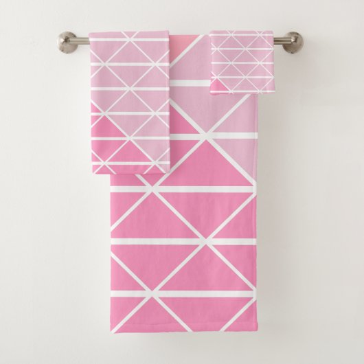 Cute Geometric Pattern of Triangles in Roze Bad Handdoek (Insitu)