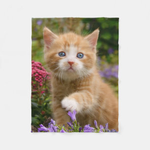 Cute Ginger Cat Kitten in een tuinfoto - zacht Fleece Deken