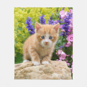 Cute Ginger Cat Kitten in Flowery Garden - Comfy Fleece Deken