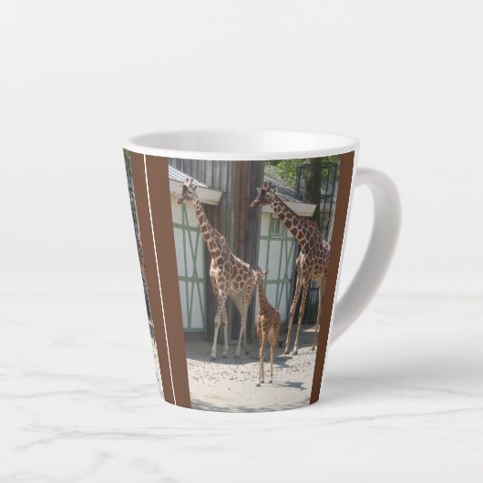 Cute Giraffe Famille Design Latte Mug (Angle droit)
