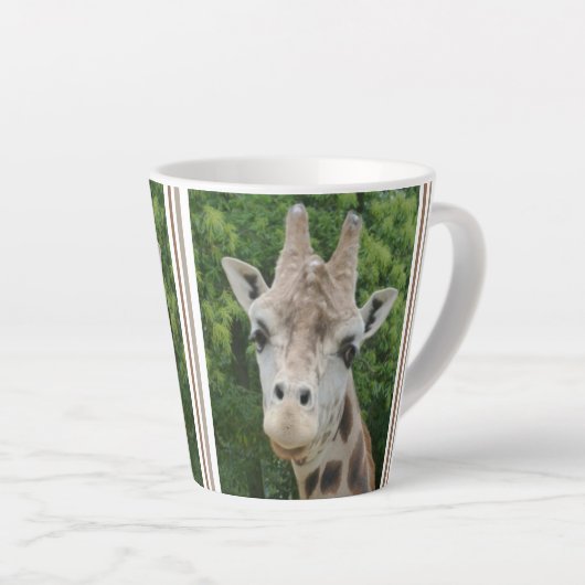 Cute Giraffe Gros plan Latte Mug (Angle droit)