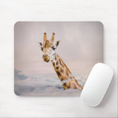 Cute giraffe head in wolken muismat (Met muis)