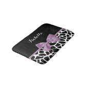 Cute Giraffe Print Lavender Paars Bow met naam Badmat (Gekanteld)