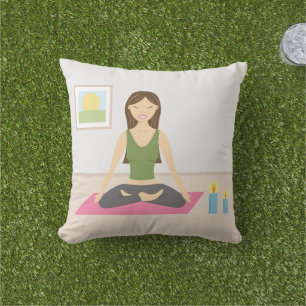 Cute Girl doet Yoga in een kamer Buitenkussen